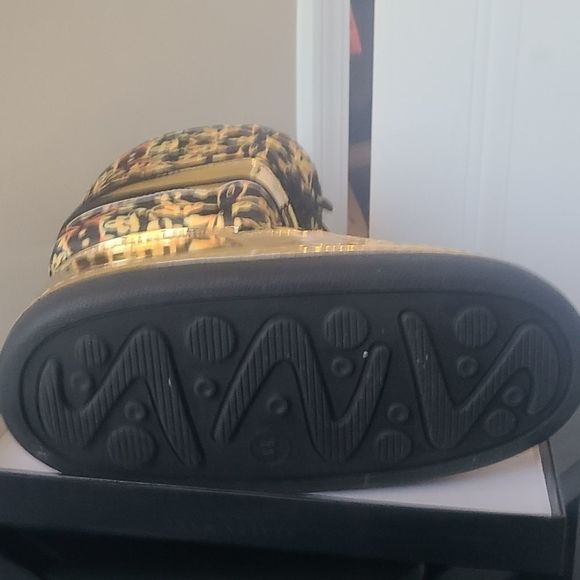 Baroque Print, Snow Boots - Picture 5 of 5